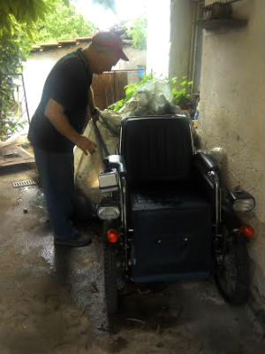 Да беа Иванови имотни, ќе купеа акумулатор за донираната количка која неупотребена седи во дворот | Фото: Сунчица Стојановска-Зоксимовска 