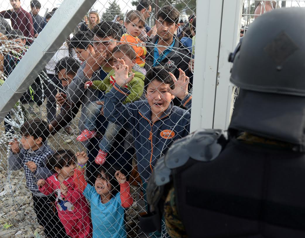 Македонија вчера реши да ја затвори границата за бегалците од Авганистан, а да продолжи да ги пропушта бегалците само од Сирија и од Ирак