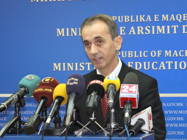 Министерот Адеми вели дека ќе ги земат предвид и мислењата на универзитетите и на студентите, но и дека одлуката ќе зависи и од владините политики | Фото: Министерство за образование