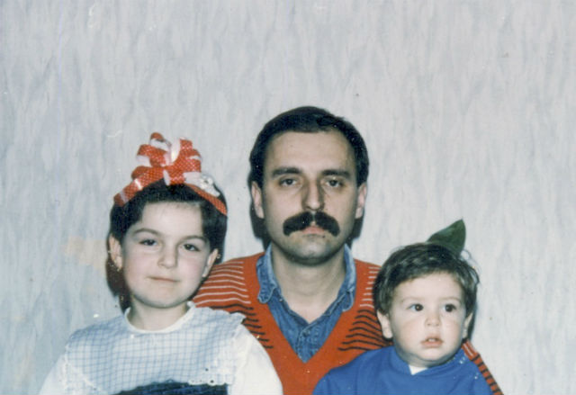 Среќкосо неговата сестра и неговиот татко Горан Хаџиќ во нивниот семеен дом воХрватска пред војната | Фото: Семејство Хаџиќ