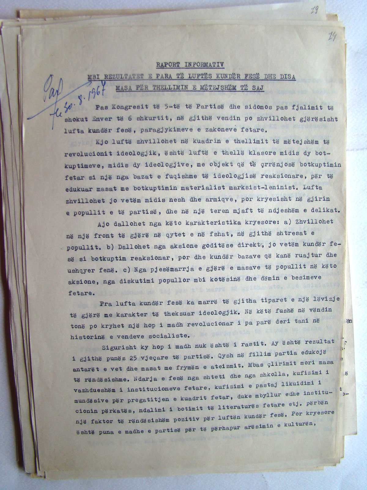 Извештај за „првите резултати од војната против религијата“ поднесен во 1967 од министерот за образование до Централниот комитет на Партијата за труд. Фотографијата е обезбедена од Адмирина Пеци