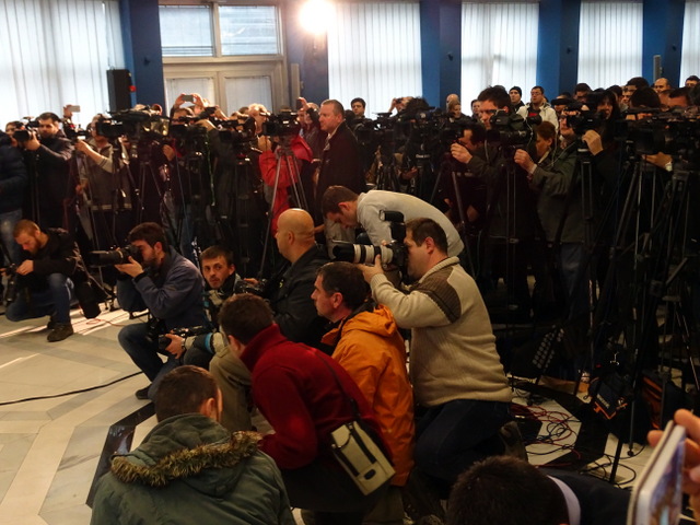 Стотици новинари, членови и симпатизери на СДСМ ја следеа денешната прес - конференција | Фото: Синиша Ј. Марушиќ