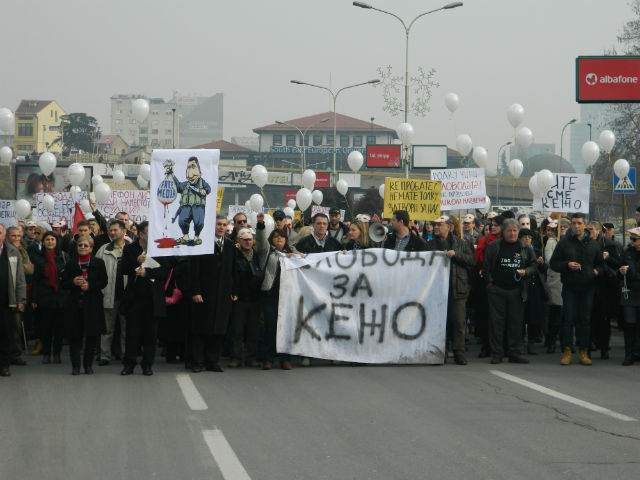 Слобода за Кежо - извикуваа илјадници лица движејќи се од судот кон Владата | Фото: М. Јордановска