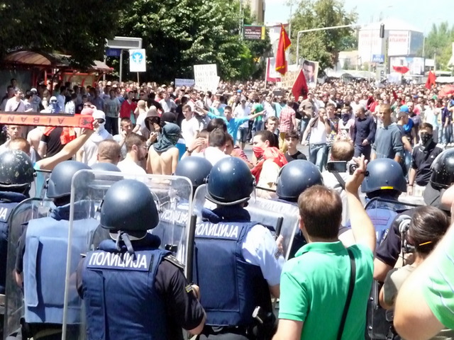 На местото на настанот беше забележително зголемено присуство на полициски оклопни возила и специјални единици | Фото: Синиша Јаков Марушиќ