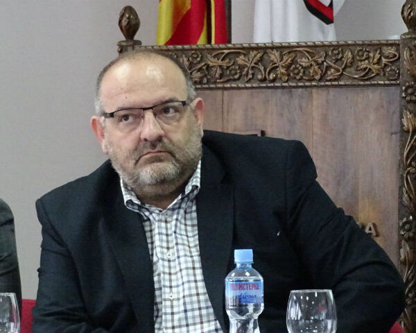 Според Орданоски одговорните за МРТ дошле на дебатата организирана од ЗНМ бидејќи се свесни дека „бродот тоне“ и ги повика сите да си поднесат оставки / Фото: З.Ричлиев