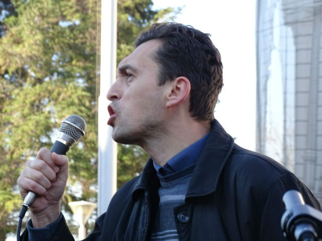 Здравко Савески од левичарското движење „Солидарност“ на протестите против воведувањето на наплата на придонеси за хонорарците | Фото: М.Јордановска