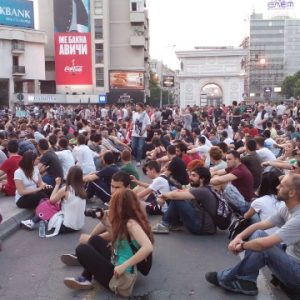 Досега демонстрантите со неколку протести пред судот побараа итно ослободување на активистите и приведените студенти по започнувањето на бранот протести на 5 мај / Фото: БИРН
