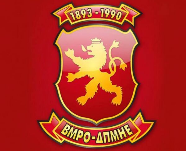 „Зоран Заев и неговата врхушка во СДСМ денес покажаа дека сакаат да ја држат целата држава во уцена со креирани, монтирани, сечени, лепени и прелепувани, кратени и менувани разговори по телефон без никаква автентичност“, се вели во соопштението на ВМРО-ДПМНЕ