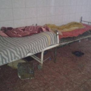 Në burgun e Idrizovës krevatet e prishur janë luks sepse shumë të burgosur flenë në dysheme / Foto: Një i dënuar