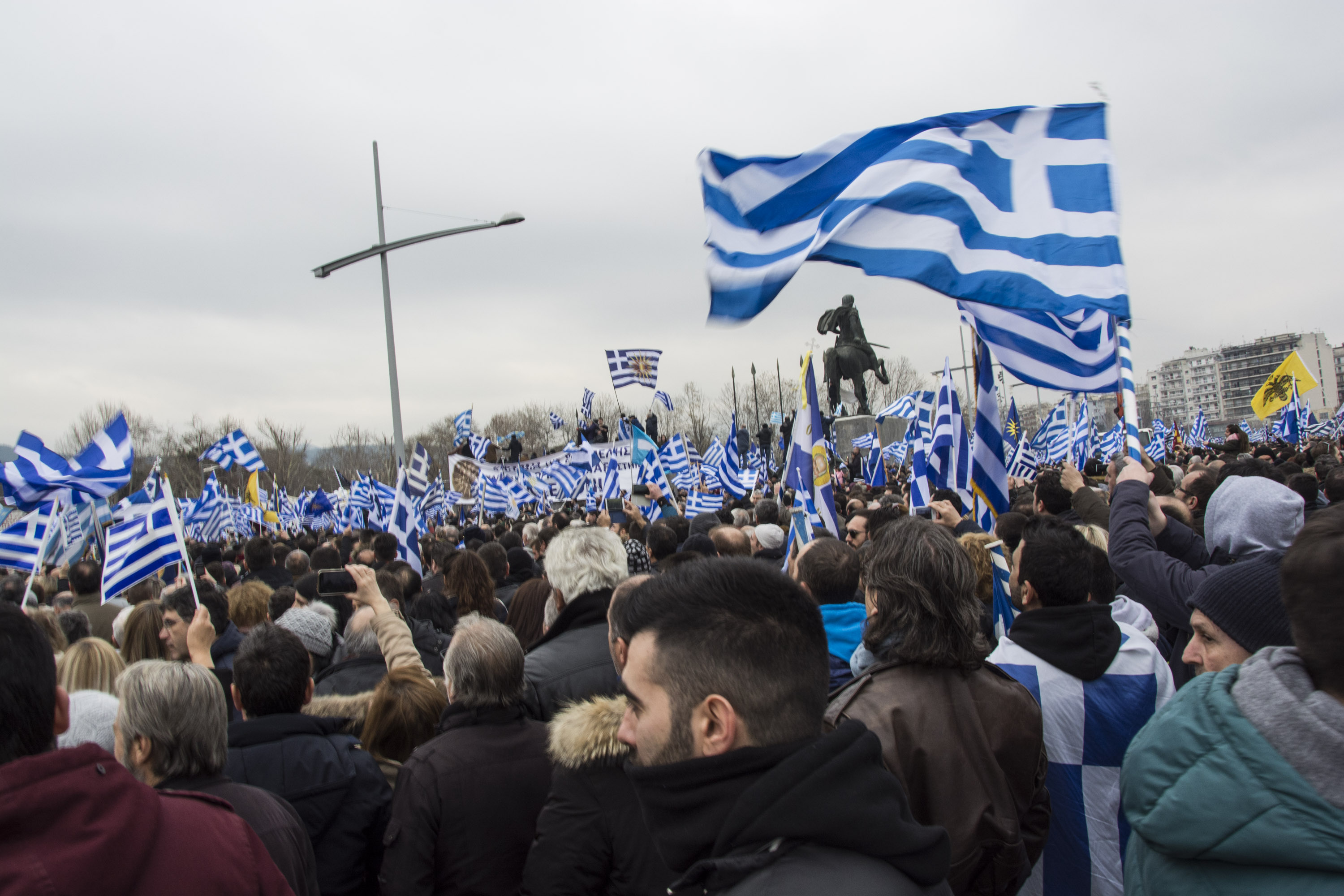Масовен протест во Солун во одбрана на „Македонија“ - Призма