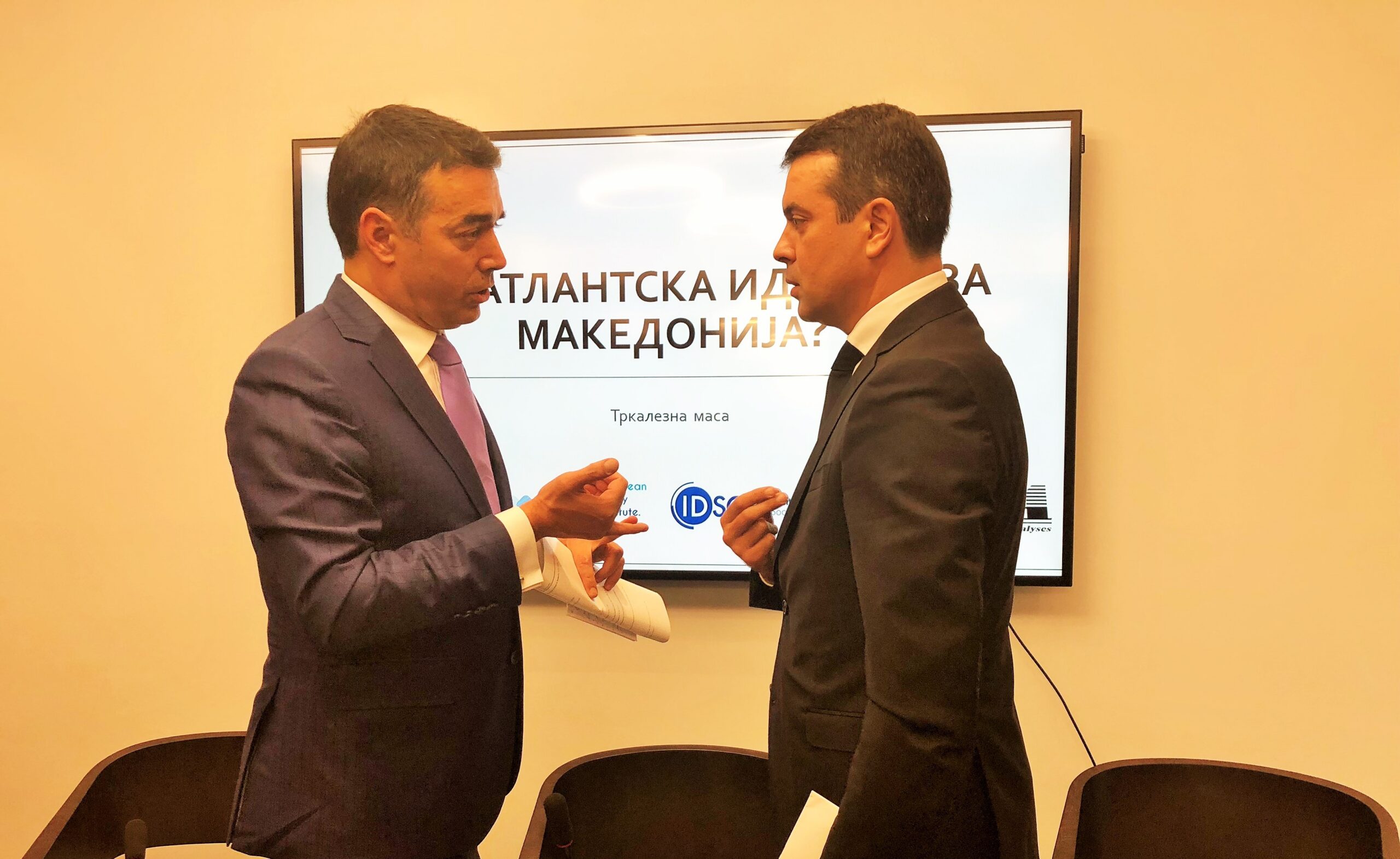 Дебатите за референдумот на различен колосек