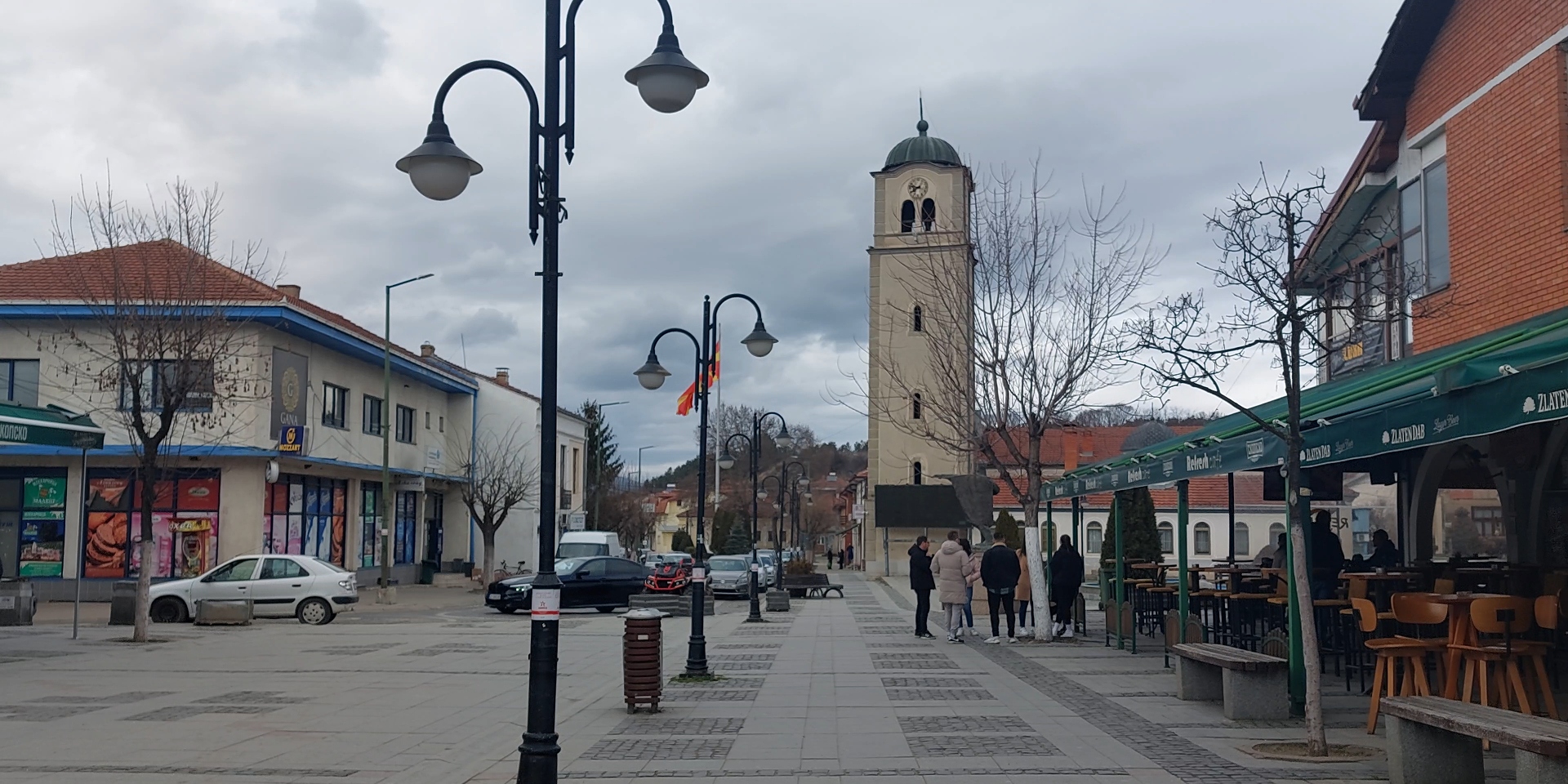 Плоштадот во Берово е центарот на градот, но е практично празен. 