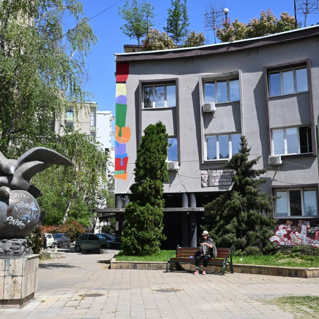 Дом на градежници: Некогаш културно јадро, денес заборавен простор