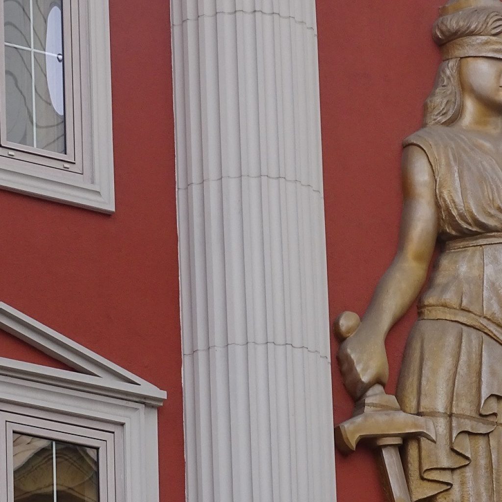 Испразнетите места на Србија и на Северна Македонија во Европравда: Подарок за организираниот криминал